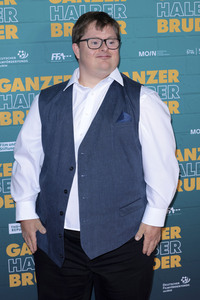 Filmpremiere 'Ganzer halber Bruder' in Köln