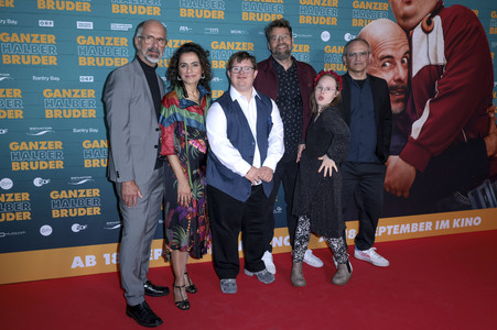 Filmpremiere 'Ganzer halber Bruder' in Köln
