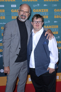 Filmpremiere 'Ganzer halber Bruder' in Köln