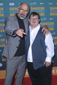 Filmpremiere 'Ganzer halber Bruder' in Köln
