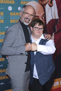 Filmpremiere 'Ganzer halber Bruder' in Köln