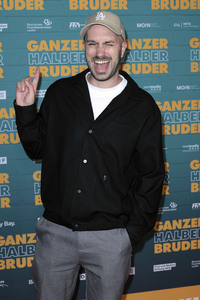 Filmpremiere 'Ganzer halber Bruder' in Köln