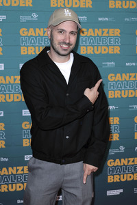 Filmpremiere 'Ganzer halber Bruder' in Köln