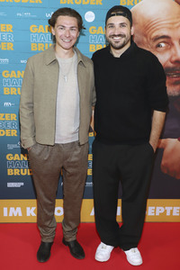 Filmpremiere 'Ganzer halber Bruder' in Hamburg