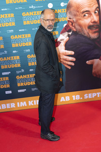 Filmpremiere 'Ganzer halber Bruder' in Hamburg