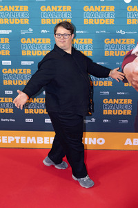 Filmpremiere 'Ganzer halber Bruder' in Hamburg