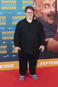 Filmpremiere 'Ganzer halber Bruder' in Hamburg