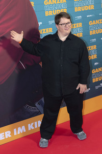 Filmpremiere 'Ganzer halber Bruder' in Hamburg