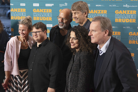 Filmpremiere 'Ganzer halber Bruder' in Hamburg