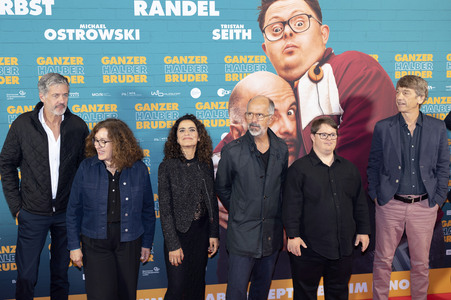 Filmpremiere 'Ganzer halber Bruder' in Hamburg