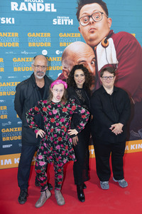 Filmpremiere 'Ganzer halber Bruder' in Hamburg