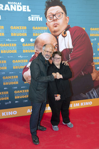 Filmpremiere 'Ganzer halber Bruder' in Hamburg
