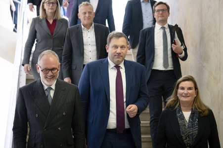 Pressestatement von Lars Klingbeil in Berlin