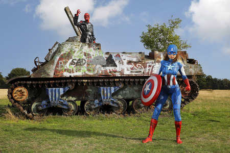 FARBKÖRPER Kalender 2026: Bodypainting Variationen