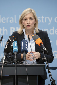 Pressestatement von Nina Warken in Berlin
