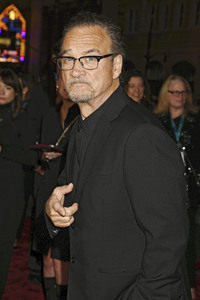 Closing Ceremony und Filmpremiere 'Song Sung Blue', AFI Fest 2025 in Los Angeles