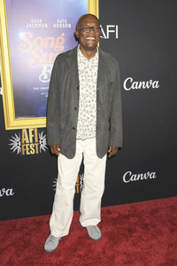 Closing Ceremony und Filmpremiere 'Song Sung Blue', AFI Fest 2025 in Los Angeles