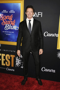 Closing Ceremony und Filmpremiere 'Song Sung Blue', AFI Fest 2025 in Los Angeles