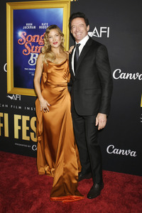 Closing Ceremony und Filmpremiere 'Song Sung Blue', AFI Fest 2025 in Los Angeles