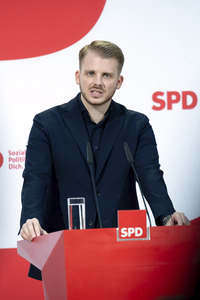 Pressekonferenz mit dem SPD-Generalsekretär in Berlin