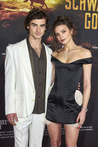 Serienpremiere 'Schwarzes Gold' in Hannover