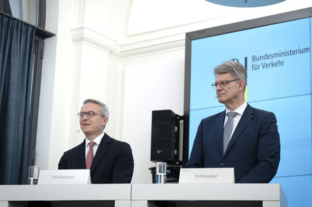 Pressekonferenz zum Thema neue i-kfz-App in Berlin
