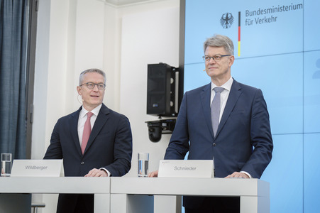 Pressekonferenz zum Thema neue i-kfz-App in Berlin