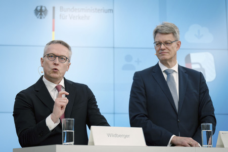 Pressekonferenz zum Thema neue i-kfz-App in Berlin