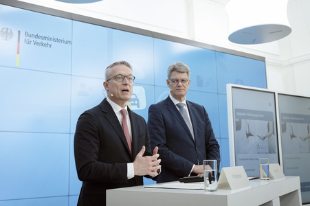 Pressekonferenz zum Thema neue i-kfz-App in Berlin