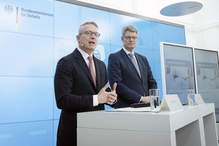 Pressekonferenz zum Thema neue i-kfz-App in Berlin