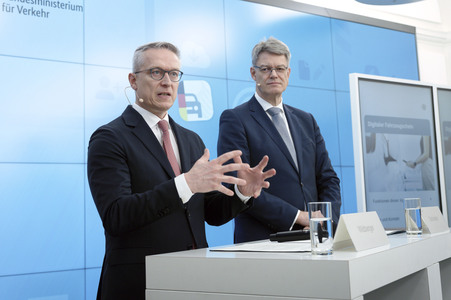 Pressekonferenz zum Thema neue i-kfz-App in Berlin