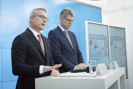 Pressekonferenz zum Thema neue i-kfz-App in Berlin