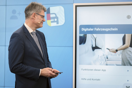 Pressekonferenz zum Thema neue i-kfz-App in Berlin