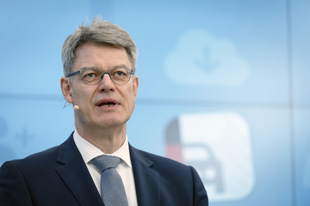 Pressekonferenz zum Thema neue i-kfz-App in Berlin