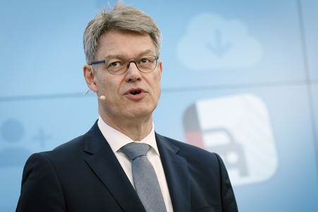 Pressekonferenz zum Thema neue i-kfz-App in Berlin