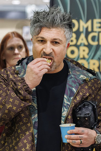 Charity-Wald Eröffnung in der Galeria Düsseldorf