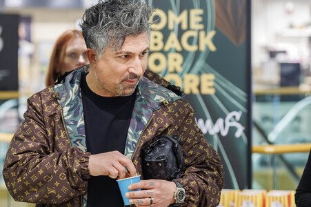 Charity-Wald Eröffnung in der Galeria Düsseldorf