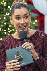 Charity-Wald Eröffnung in der Galeria Düsseldorf