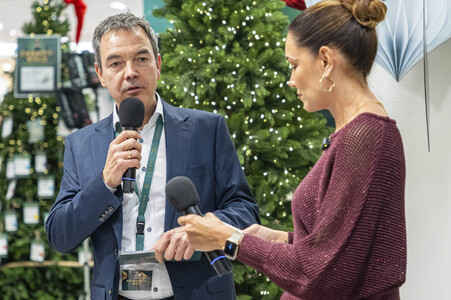 Charity-Wald Eröffnung in der Galeria Düsseldorf