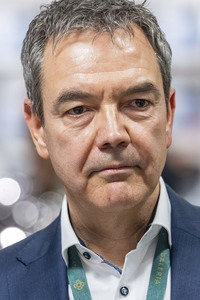 Charity-Wald Eröffnung in der Galeria Düsseldorf