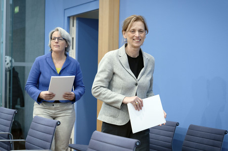 Bundespressekonferenz 'Aktuelle Herausforderungen beim Kinder- und Jugendschutz in der digitalen Welt' in Berlin