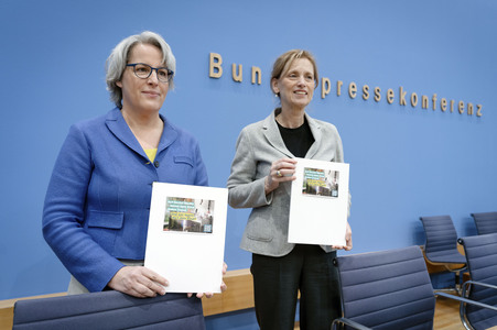 Bundespressekonferenz 'Aktuelle Herausforderungen beim Kinder- und Jugendschutz in der digitalen Welt' in Berlin
