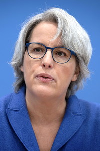 Bundespressekonferenz 'Aktuelle Herausforderungen beim Kinder- und Jugendschutz in der digitalen Welt' in Berlin