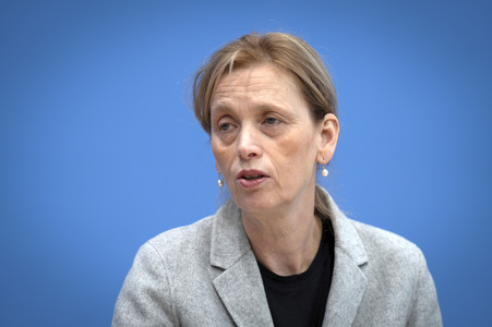 Bundespressekonferenz 'Aktuelle Herausforderungen beim Kinder- und Jugendschutz in der digitalen Welt' in Berlin