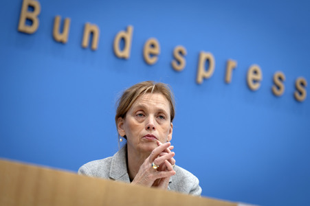 Bundespressekonferenz 'Aktuelle Herausforderungen beim Kinder- und Jugendschutz in der digitalen Welt' in Berlin
