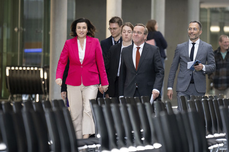 Pressekonferenz zur Weltraumsicherheitsstrategie der Bundesregierung in Berlin