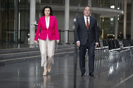 Pressekonferenz zur Weltraumsicherheitsstrategie der Bundesregierung in Berlin