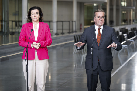 Pressekonferenz zur Weltraumsicherheitsstrategie der Bundesregierung in Berlin
