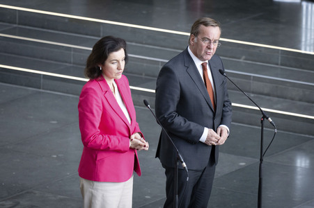 Pressekonferenz zur Weltraumsicherheitsstrategie der Bundesregierung in Berlin