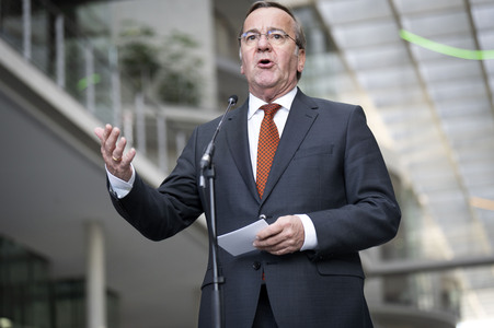 Pressekonferenz zur Weltraumsicherheitsstrategie der Bundesregierung in Berlin